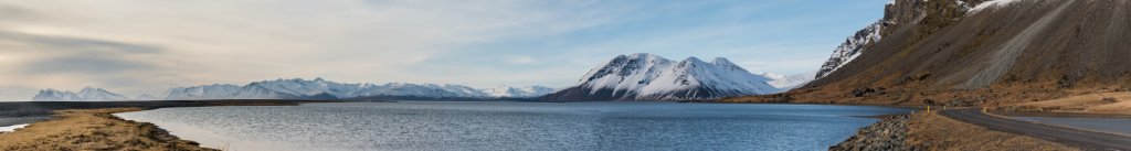 Montagne et grand lac en Islande